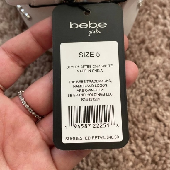 NWT Bebe Girls White Sandals Flats Size 5 - Picture 4 of 4